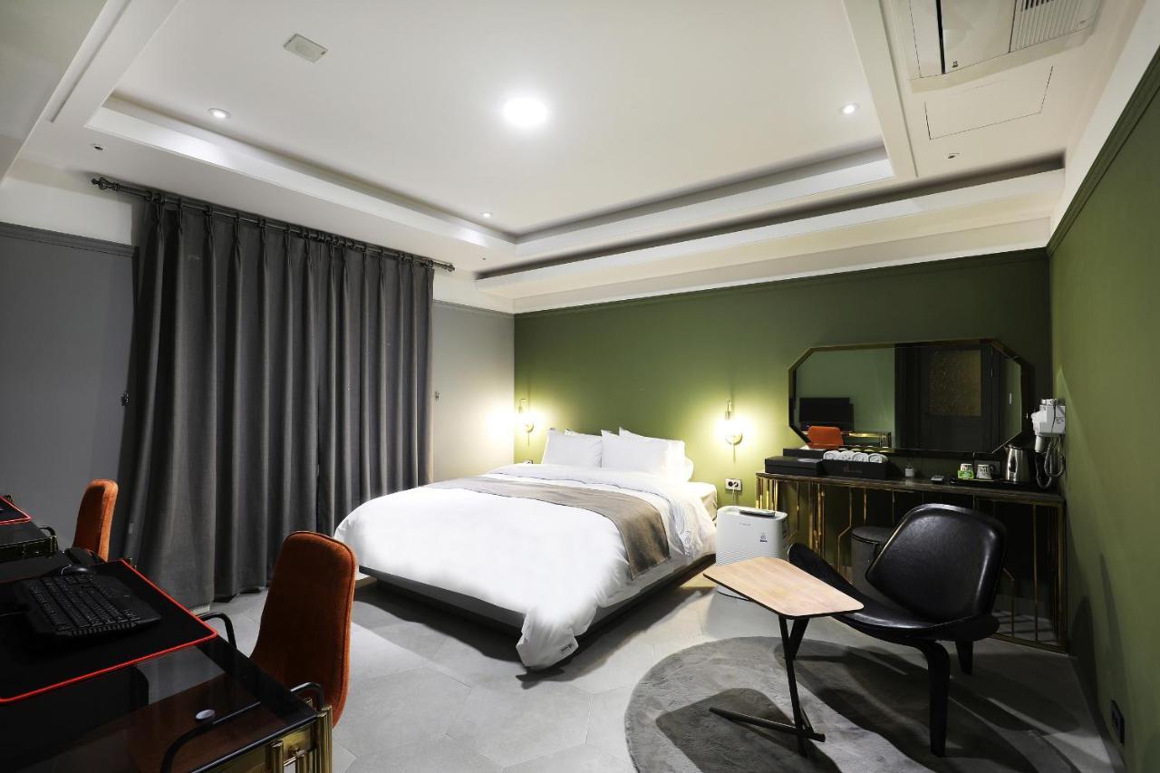 El Tower Hotel Gunsan Exterior photo