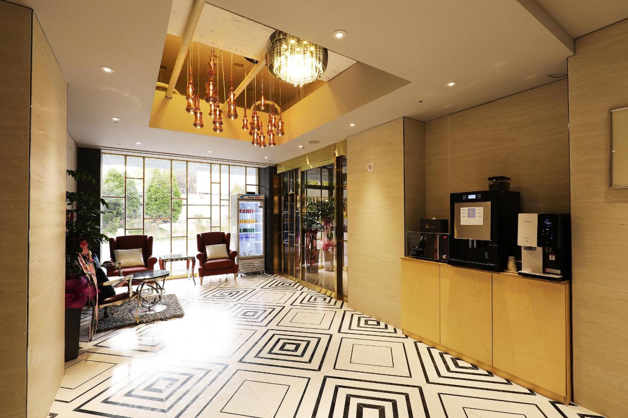 El Tower Hotel Gunsan Exterior photo