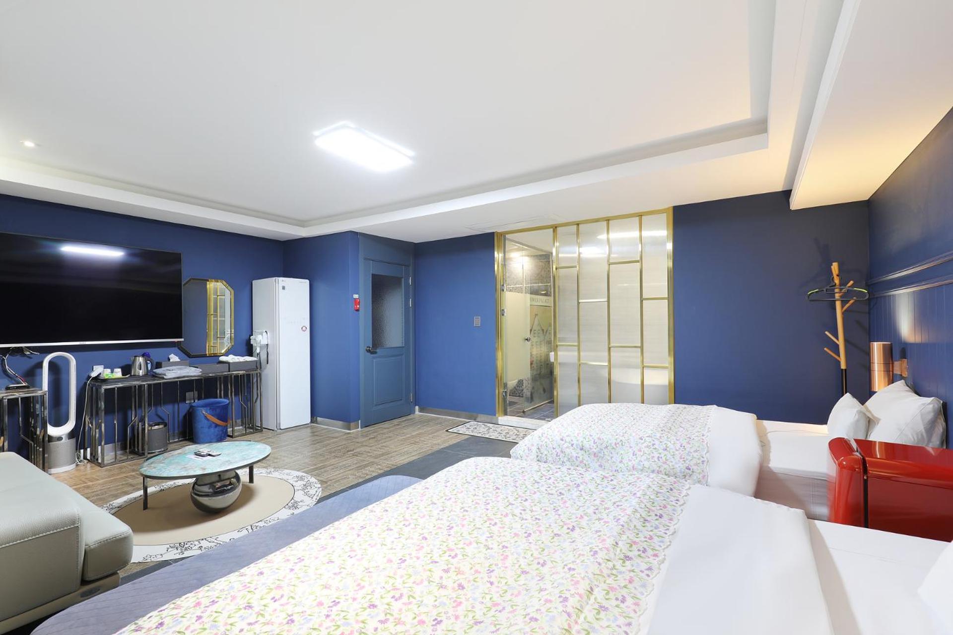 El Tower Hotel Gunsan Exterior photo